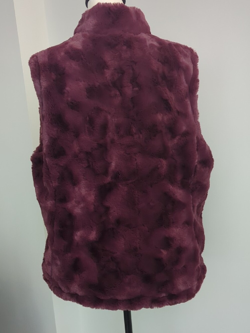 NWOT Nicole Miller Reversible Faux Fur Quilted Puffer Vest Wine Burgundy LARGE - Picture 8 of 8